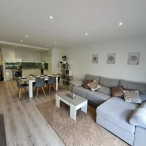 Appartement Moderno Duplex Comfort, Roses